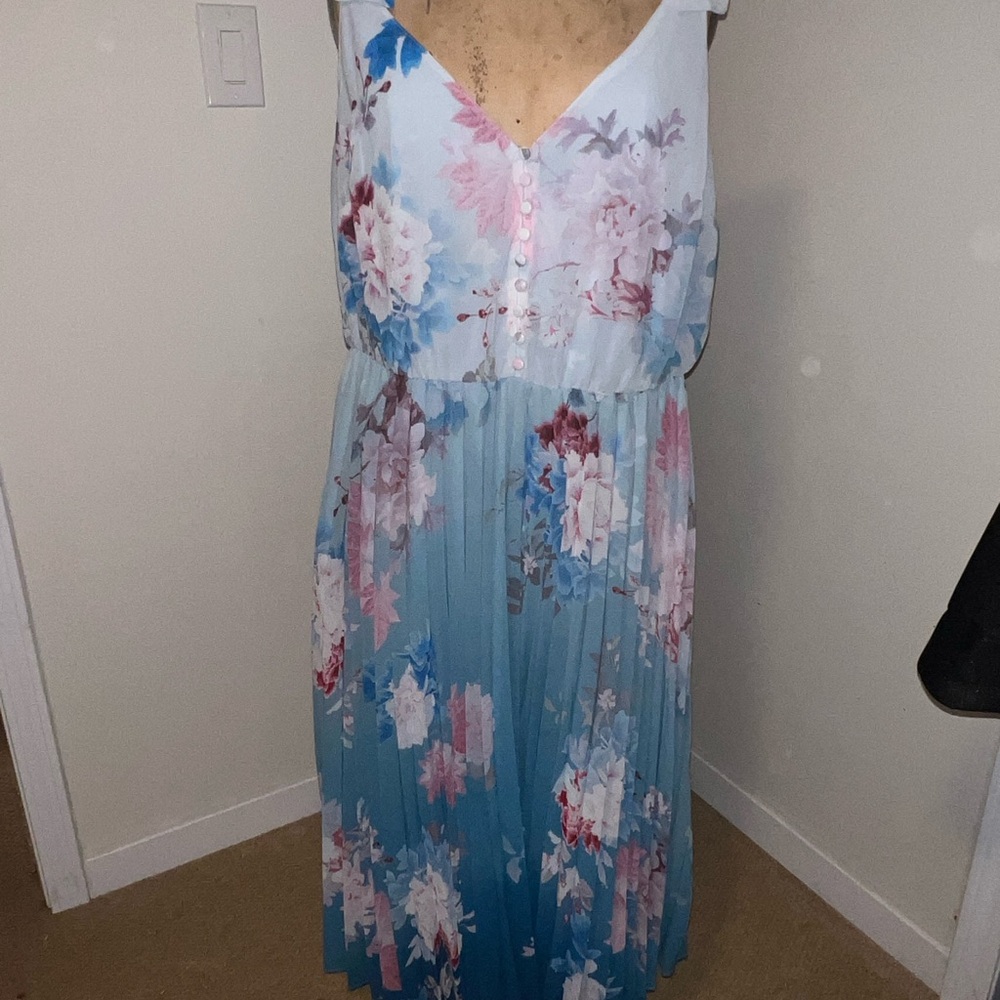 City Chic Blue Floral Pleated Midi Dress - Picture 2 of 7